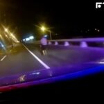影/71歲老翁騎單車誤闖高架道路 暖警幫騎腳踏車護送離開