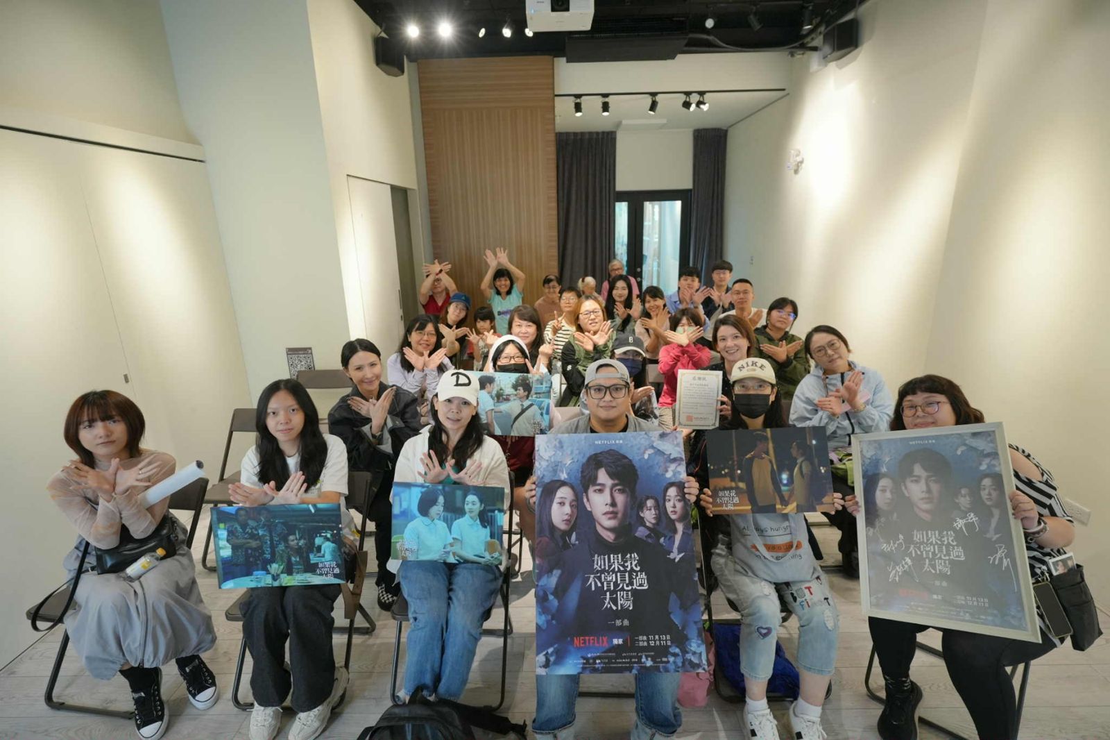 李沐、曾敬驊「散步偷牽手」粉紅花絮公開 製作人也狂嗑:到底牽不牽!