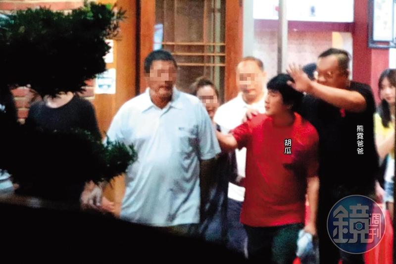【瓜哥寵嫩妹】胡瓜獨寵樂天女孩熊霓 熊爸臉書曬交情
