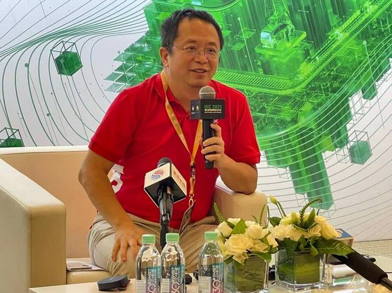 周鸿祎：未来的车子是“四个轮子上一台电脑”